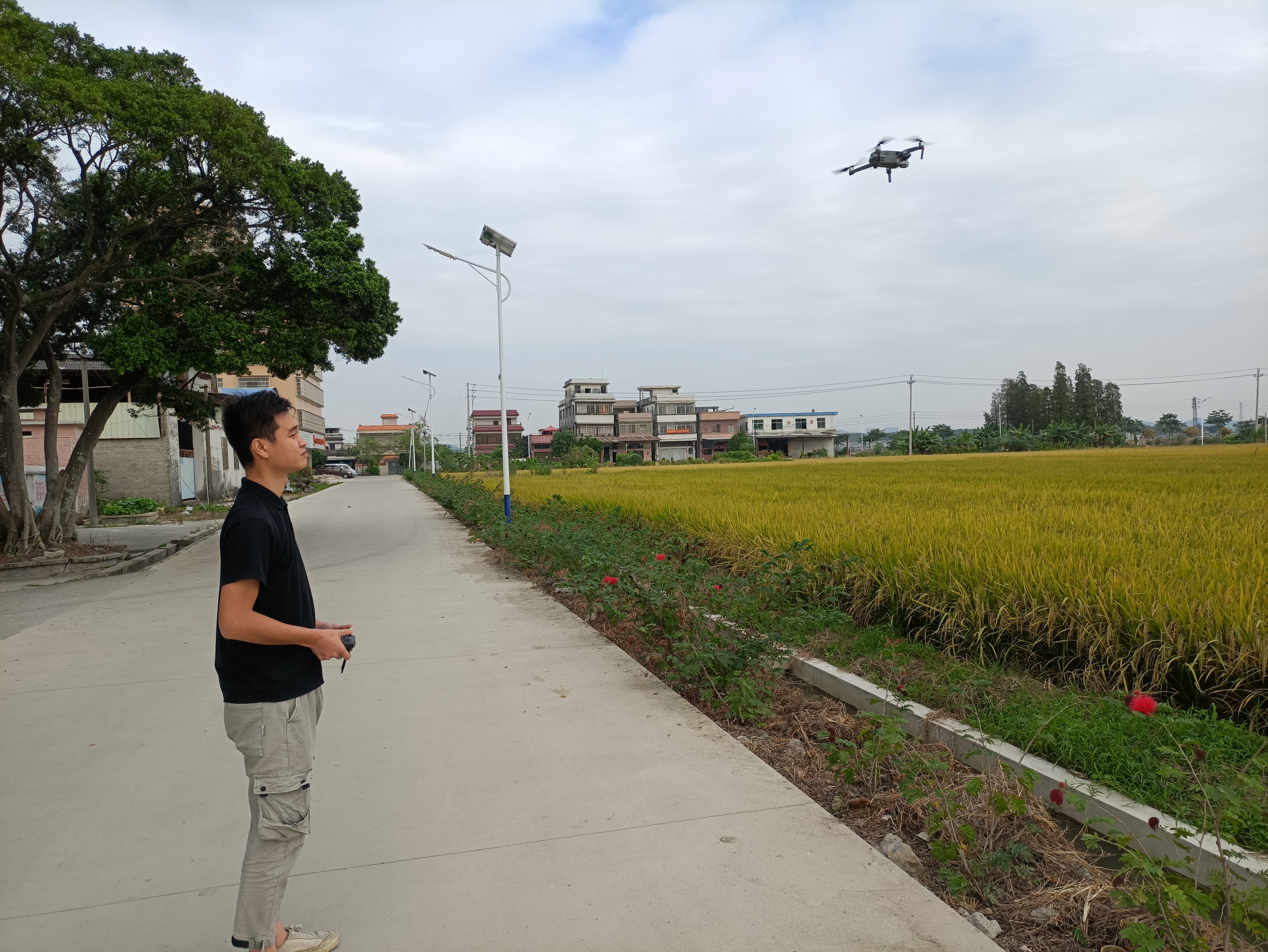 長(zhǎng)沙街道采取“人防+技防”的方式，讓巡查無(wú)死角、無(wú)盲點(diǎn).jpg