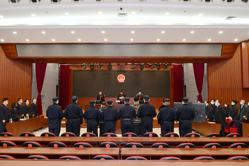 　　2020年11月20日，黑龍江省22家法院對38件黑惡勢力和“保護傘”案件集中宣判，涉案的227名被告人被判處刑罰，最高被判處無期徒刑。這是在黑龍江省牡丹江市中級人民法院拍攝的宣判現(xiàn)場。新華社發(fā)