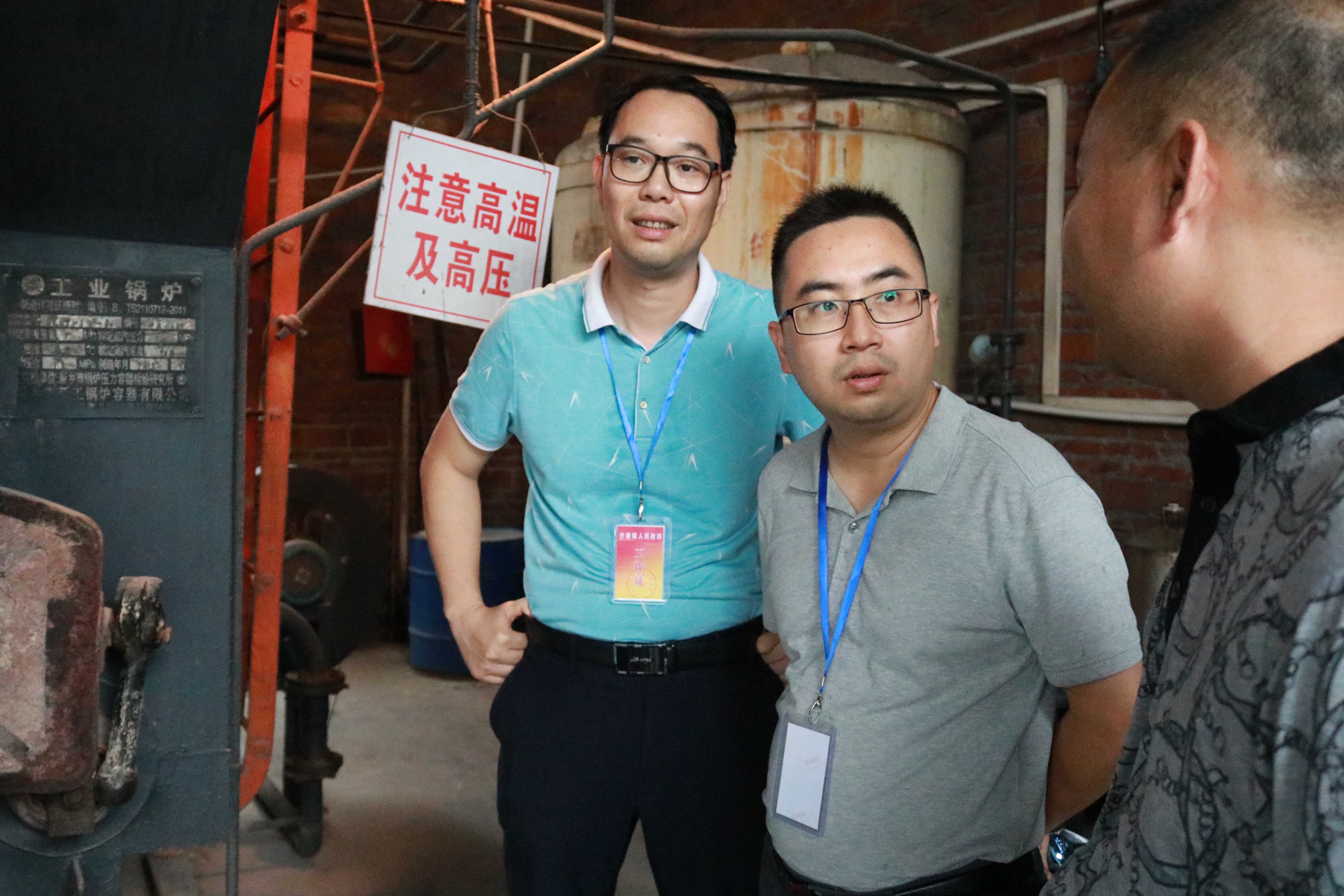 檢查組實(shí)地查看、檢查臺(tái)賬(8).jpg