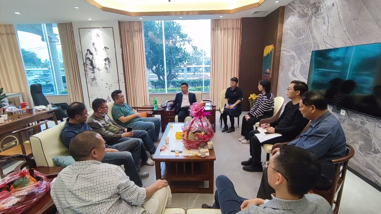 4聯(lián)合龍勝商會(huì)與轄區(qū)腳輪、汽配代表企業(yè)開展行業(yè)座談會(huì)，交流行業(yè)發(fā)展趨勢和產(chǎn)業(yè)發(fā)展升級(jí)思路.jpg