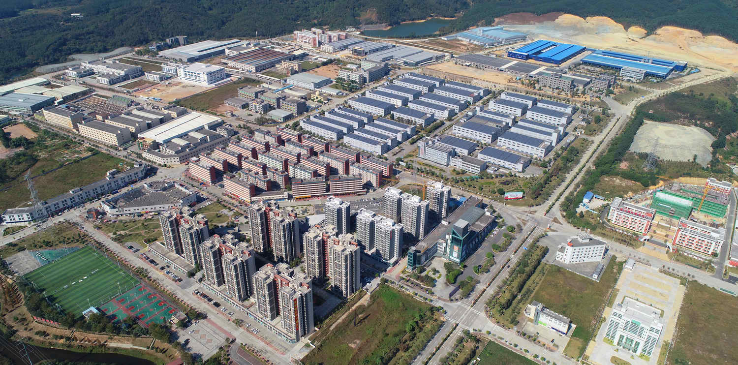 4、2021_0101_121956A翠山湖核心區(qū)已基本完成建設(shè)，廠房林立、配套完善。_調(diào)整大小.jpg