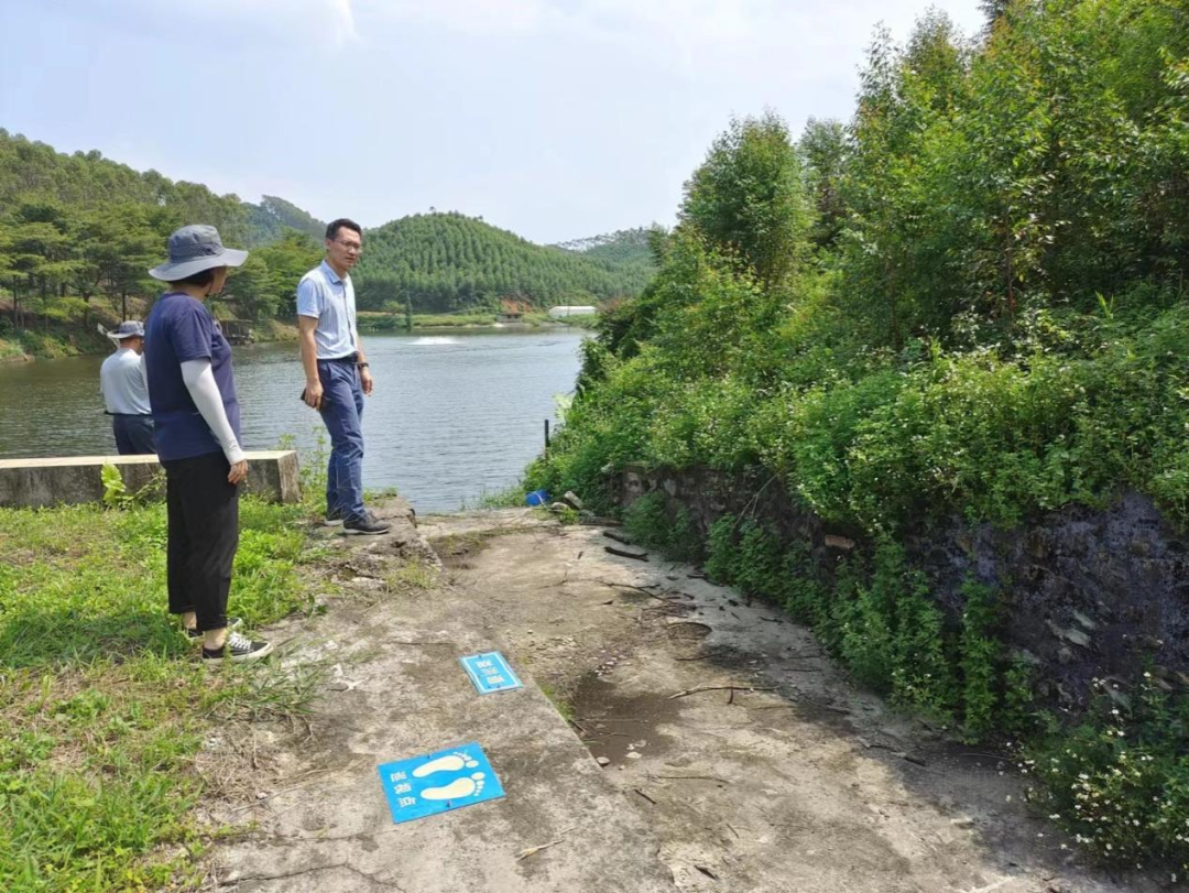 4深入排查轄區(qū)水庫(kù)、山塘，提前排洪騰出足夠庫(kù)容.png