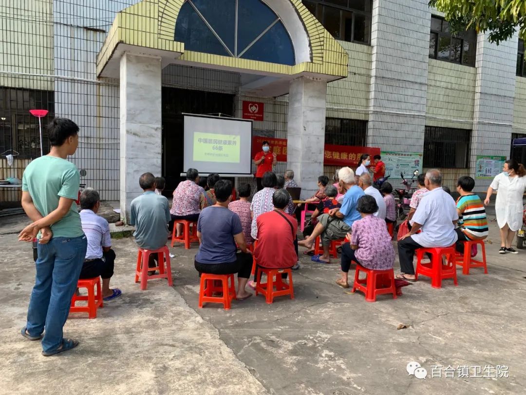 茅岡圩廣場改造后成為群眾日常活動的新地標(biāo).jpg