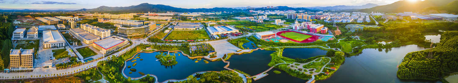 4、翠山湖高新區(qū)依山靠水，打造一流營(yíng)商環(huán)境。黎武揚(yáng)攝。_調(diào)整大小.jpg