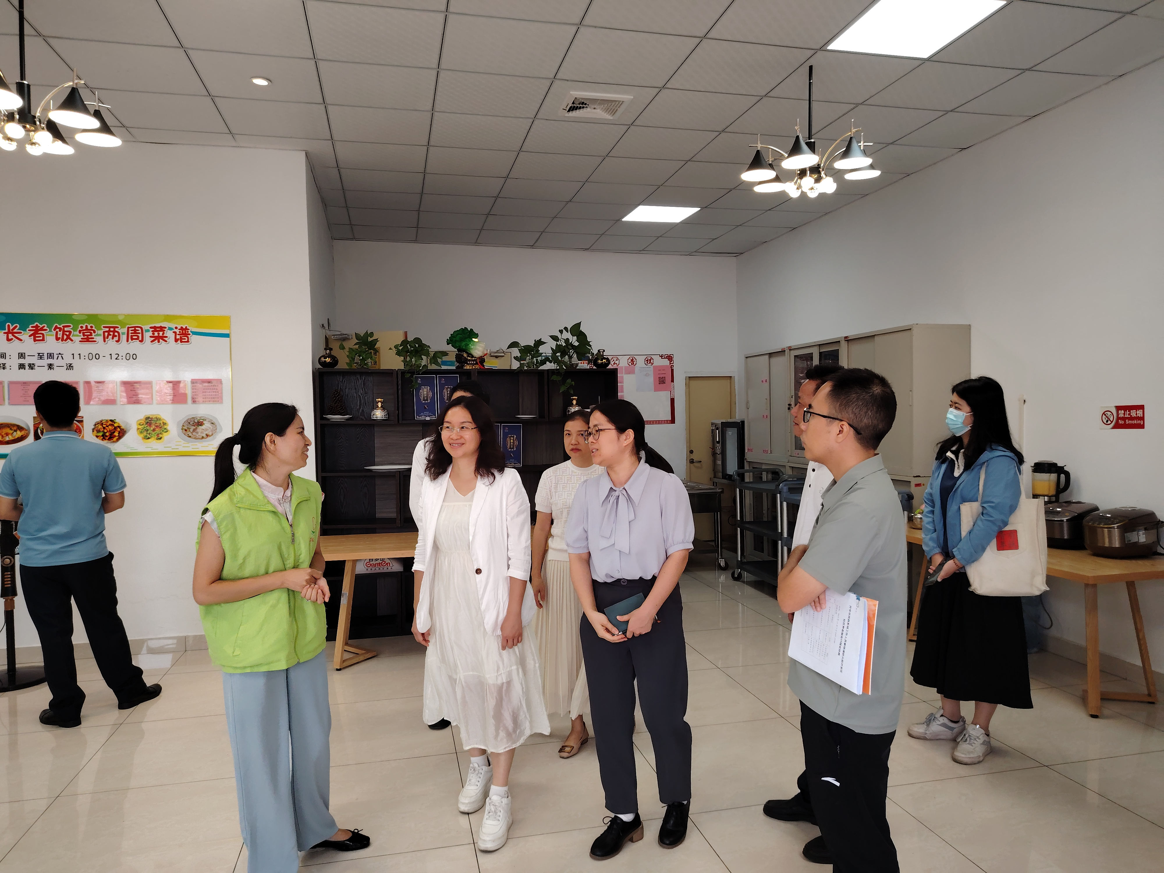11月7日 梁健芬副市長領隊開展綜合養(yǎng)老服務中心調(diào)研工作.jpg