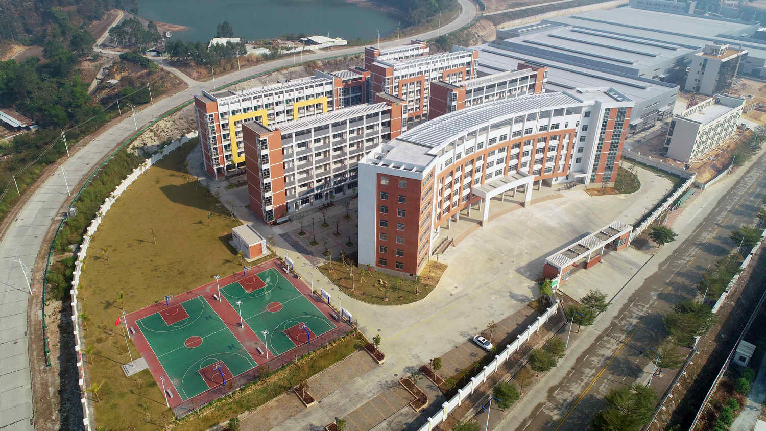9、（15年教育配套）開平市翠山湖職教中心2020_1228_105016B_調(diào)整大小.jpg