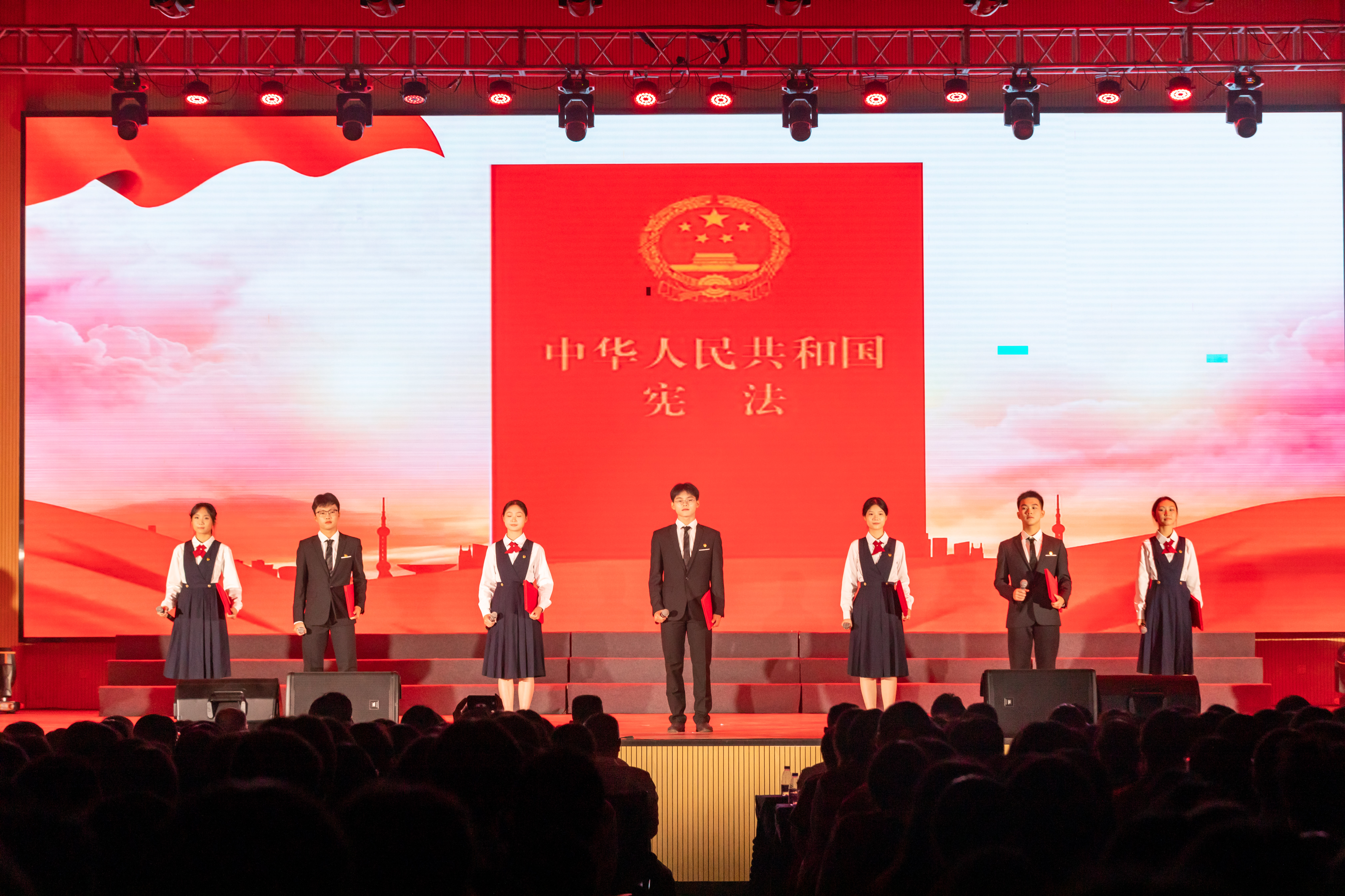 10.朗誦《尊法守法，法在我心中》.jpg