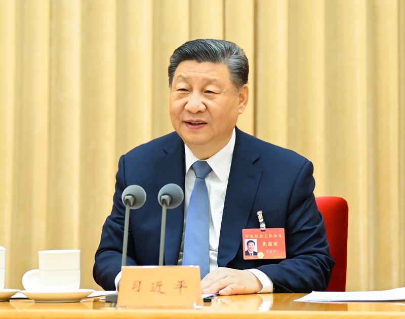 ??12月11日至12日，中央經(jīng)濟(jì)工作會(huì)議在北京舉行。中共中央總書(shū)記、國(guó)家主席、中央軍委主席習(xí)近平出席會(huì)議并發(fā)表重要講話。