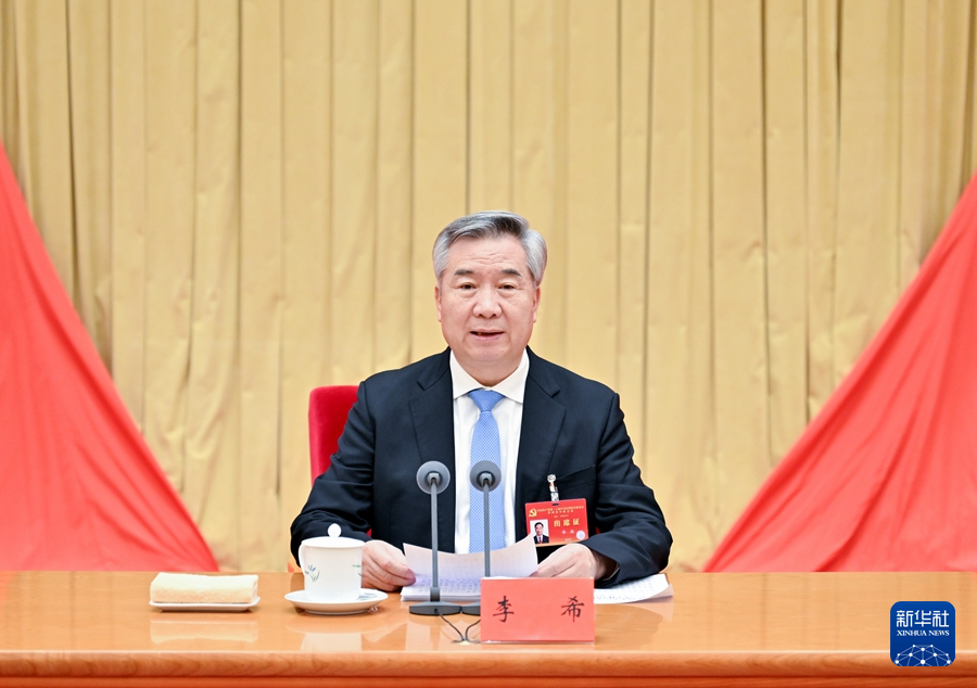 ??1月6日，中國共產(chǎn)黨第二十屆中央紀律檢查委員會第四次全體會議在北京開幕。中共中央政治局常委、中央紀律檢查委員會書記李希代表中央紀律檢查委員會常務(wù)委員會作題為《深入推進黨風廉政建設(shè)和反腐敗斗爭，以全面從嚴治黨新成效為推進中國式現(xiàn)代化提供堅強保障》的工作報告。