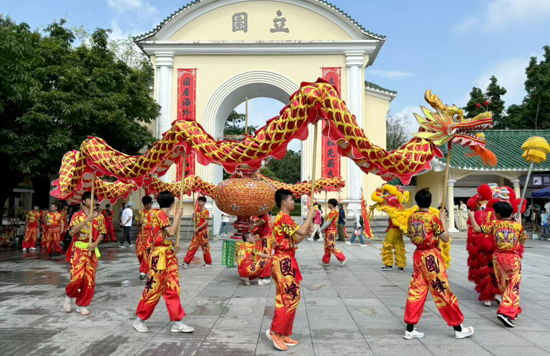 泮村燈會展演進立園景區(qū) 傳統(tǒng)文化煥發(fā)新活力